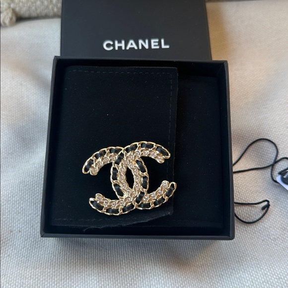 100% authentic Chanel broach pin - Picture 1 of 10
